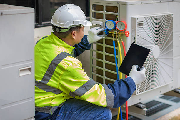 Professional Heat Pump Repair technician working in Hobbs, IN